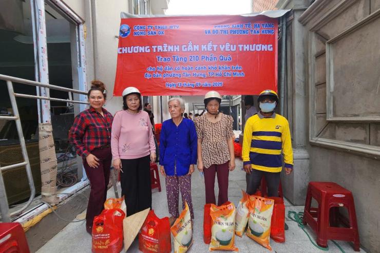 August - September 2025: DK Commodity supported for Dak Lak Province Road Construction with 500 Million VND, giving 835 Gifts to the Poor People in Binh Co , Phuoc Thanh , My Loc Tay Ninh, and Tan Hung Ward, HCMC.